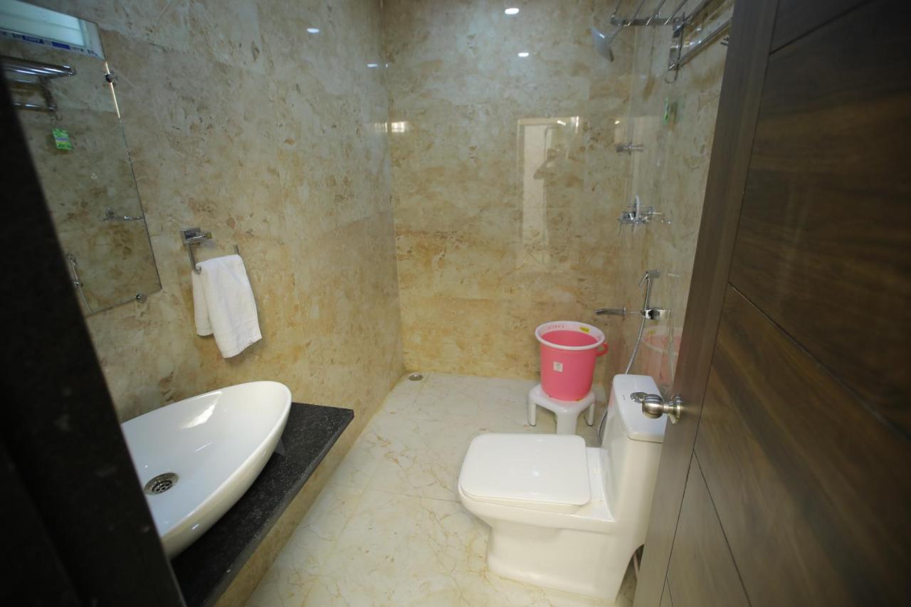 Отель Radha Rani Residency Khammam Экстерьер фото