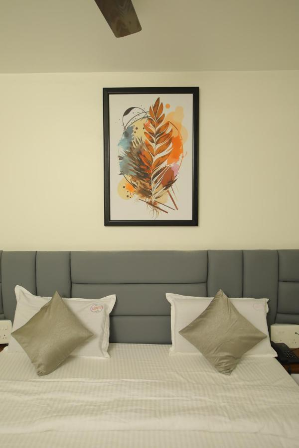 Отель Radha Rani Residency Khammam Экстерьер фото